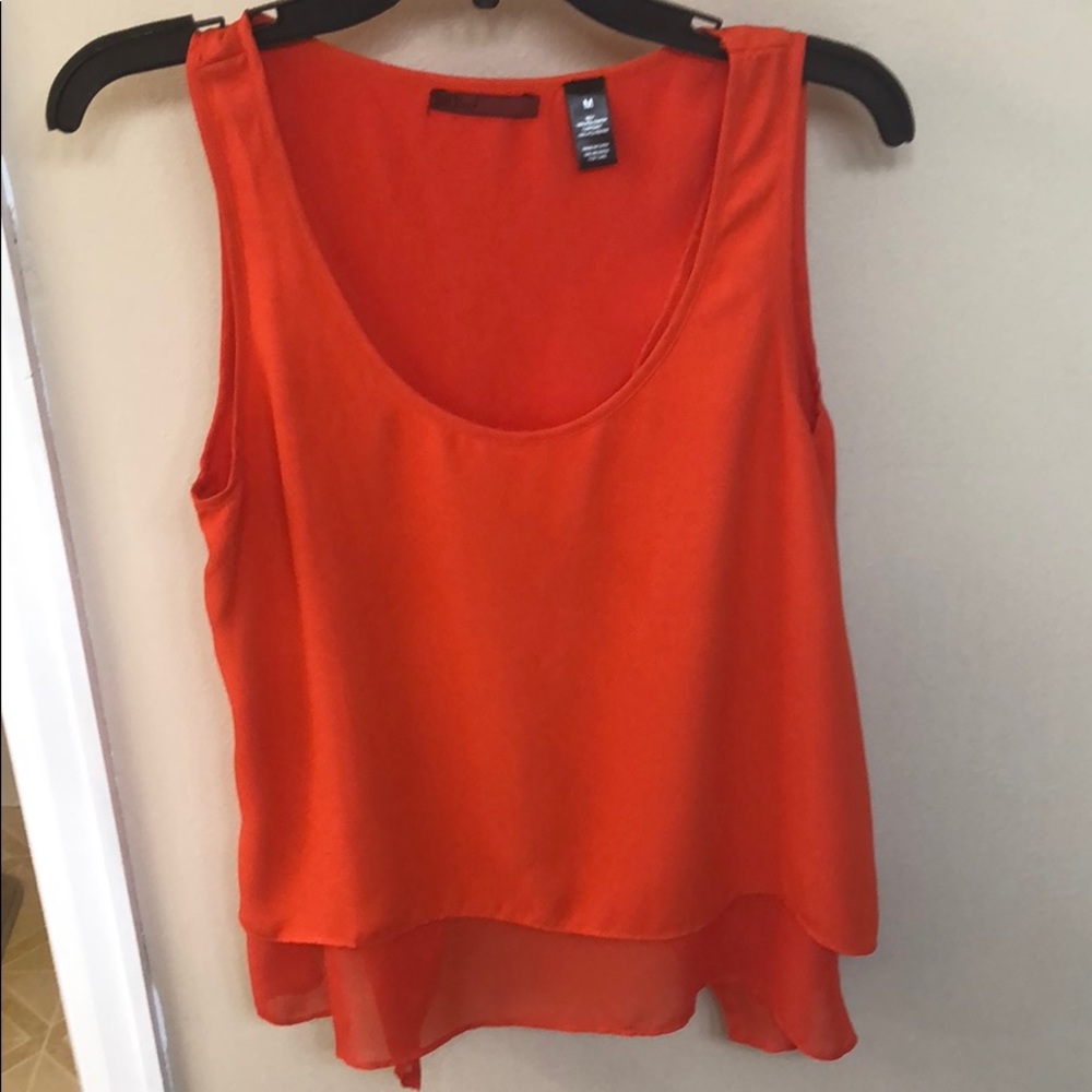 Woman sleeveless top
